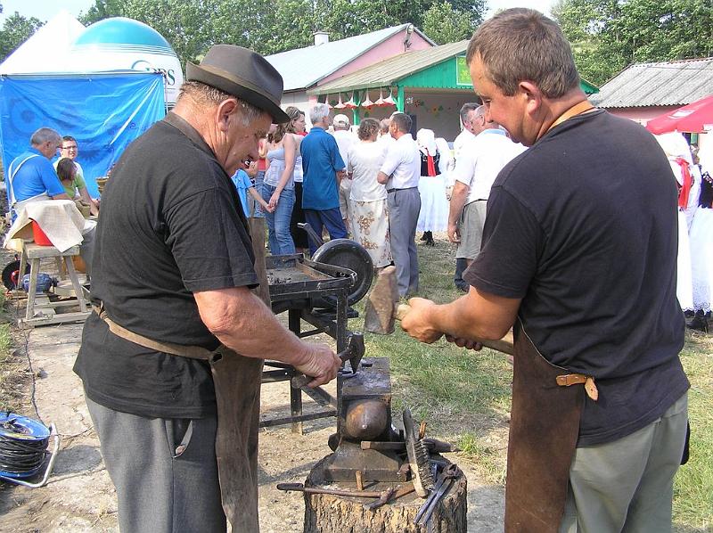 spot folk 07_71a.jpg